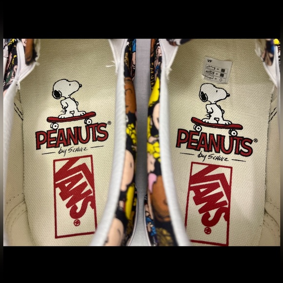 LIMITED EDITION: Vans x Peanuts “The Gang/Black” Classic Slip On Charlie Brown - Picture 8 of 9